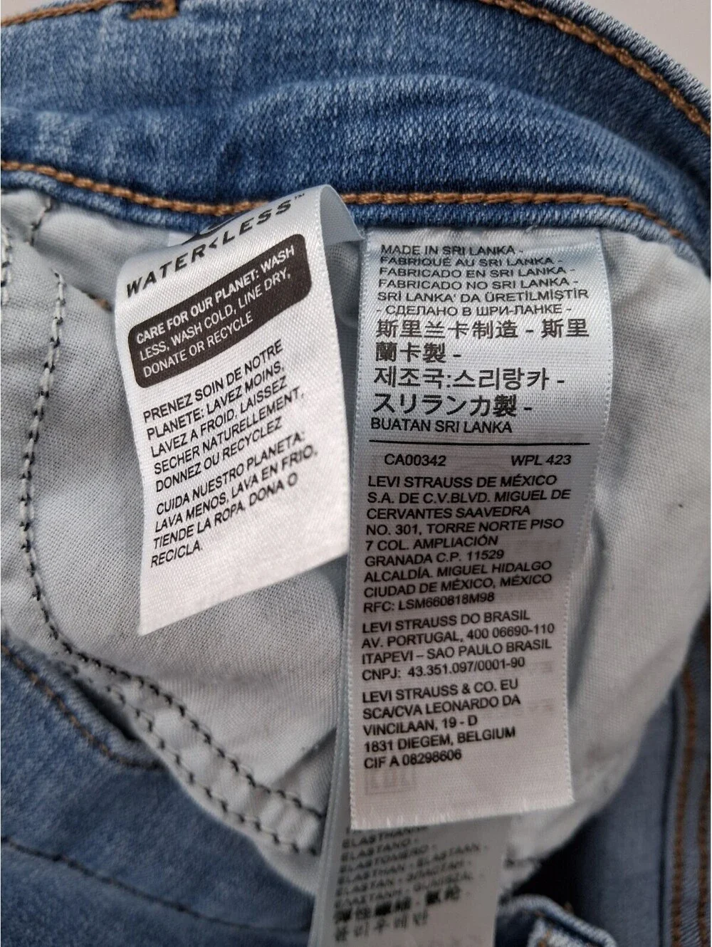 Levi's Bermuda Shorts Womens 28 Blue Denim Mid Rise Casual Stretch Cowgirl Jean